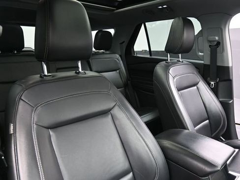 Used 2021 Ford Explorer XLT w/ Equipment Group 202A image 29