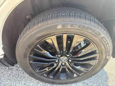 Used 2023 Toyota Venza Nightshade AWD/4WD image 12