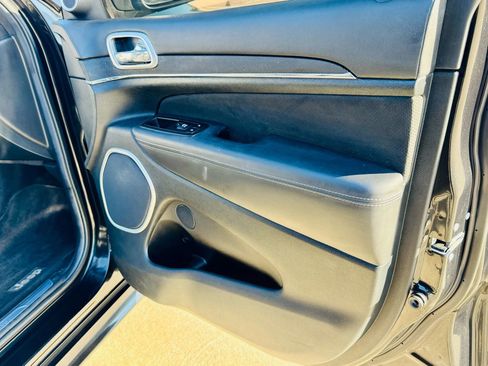 Used 2014 Jeep Grand Cherokee SRT8 w/ Luxury Group II image 86