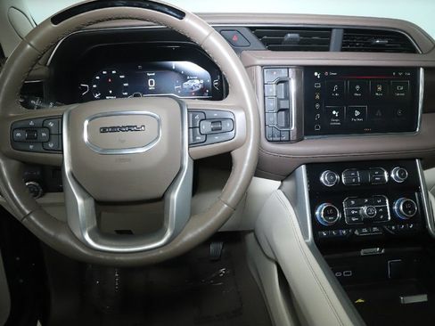 Used 2023 GMC Yukon Denali w/ Denali Reserve Package AWD/4WD image 32