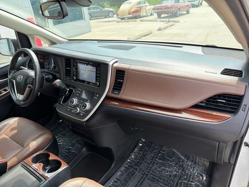 Used 2020 Toyota Sienna Limited Premium AWD/4WD image 32