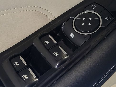 Used 2016 Ford Edge Titanium w/ Technology Package FWD image 27