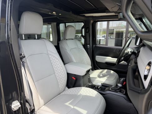 Used 2022 Jeep Wrangler Unlimited Sahara image 22
