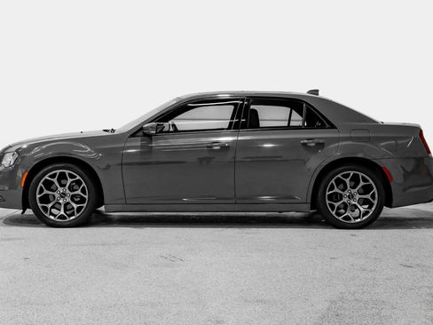 Used 2018 Chrysler 300 S w/ 300S Premium Group RWD image 9