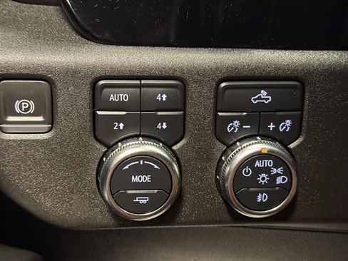 Used 2024 GMC Sierra 1500 Elevation w/ LPO, Elevation Black Package AWD/4WD image 31
