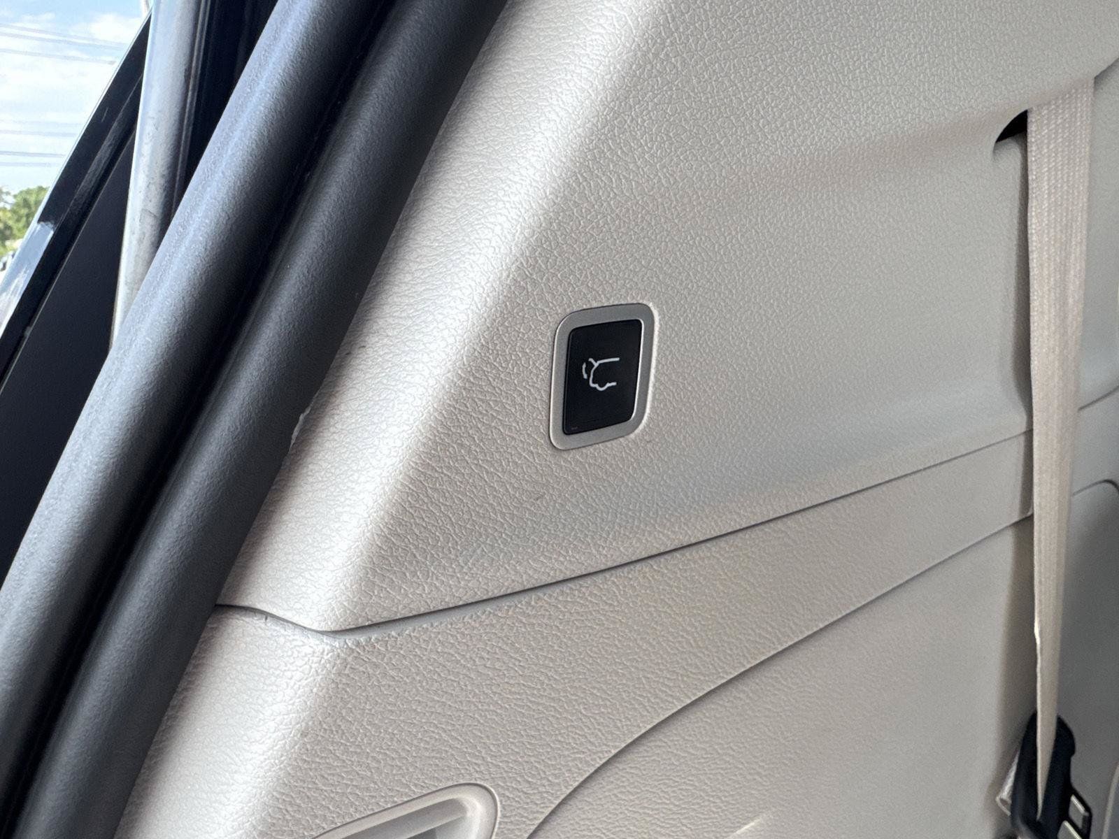 Used 2022 Chrysler Voyager LX FWD image 18