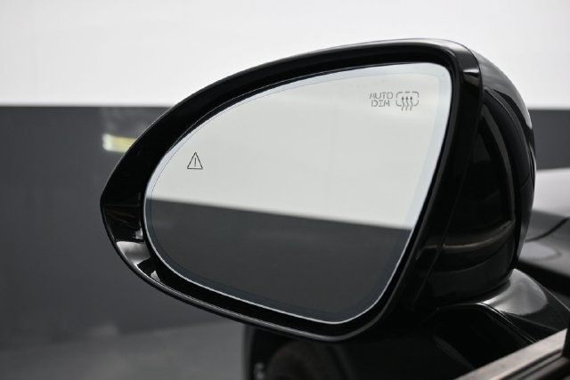 Used 2023 Genesis GV70 2.5T w/ Sport Prestige Package AWD/4WD image 4
