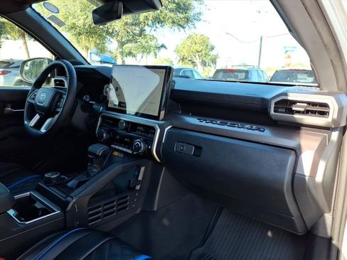 Used 2024 Toyota Tacoma TRD Sport image 17