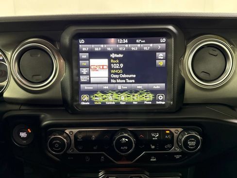 Used 2023 Jeep Wrangler Unlimited Sahara w/ LED Lighting Group AWD/4WD image 22