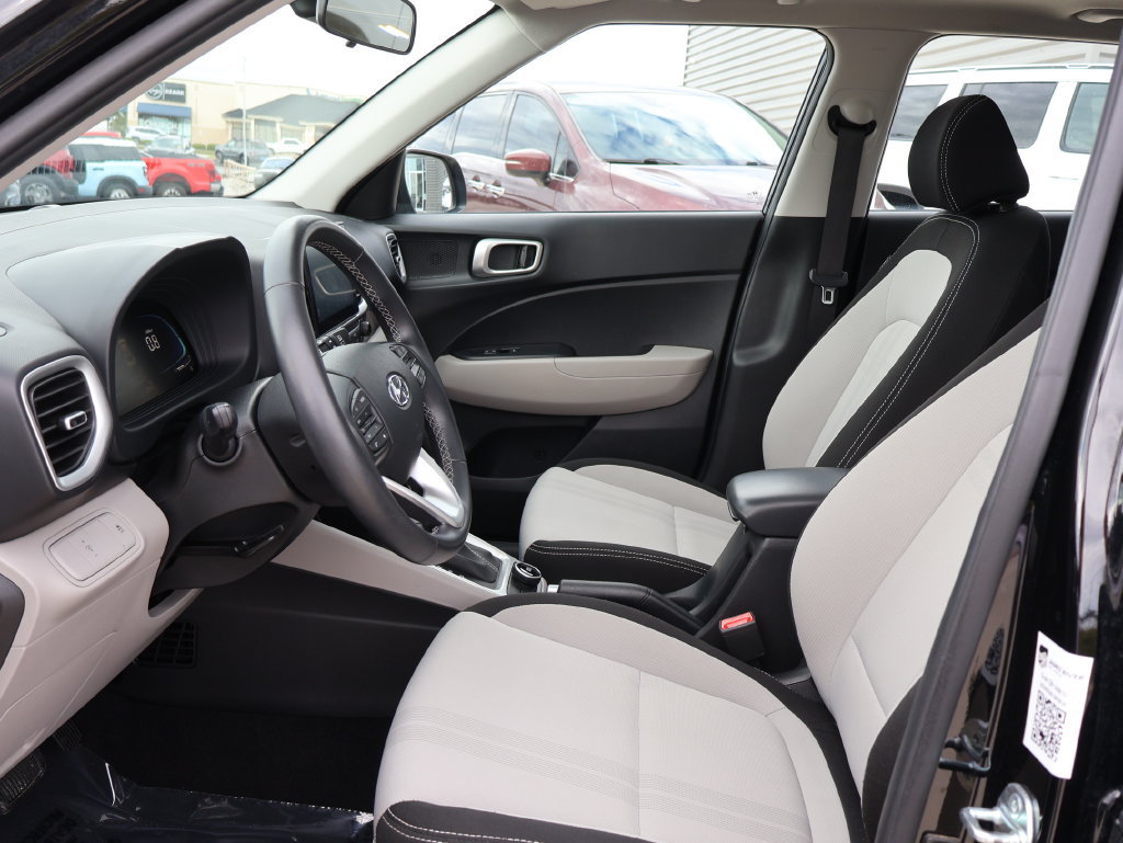 Used 2025 Hyundai Venue SEL FWD image 22