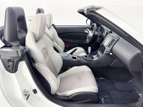 Used 2014 Nissan 370Z Touring w/ Sport Package image 14