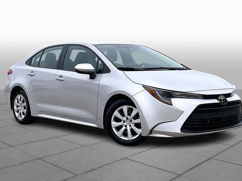 Used 2025 Toyota Corolla LE image 4