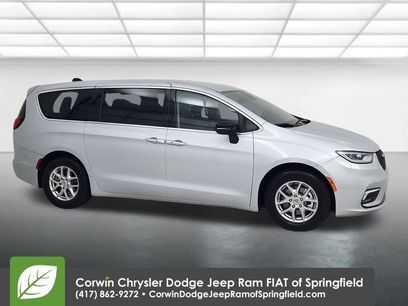 Used 2024 Chrysler Pacifica Touring-L