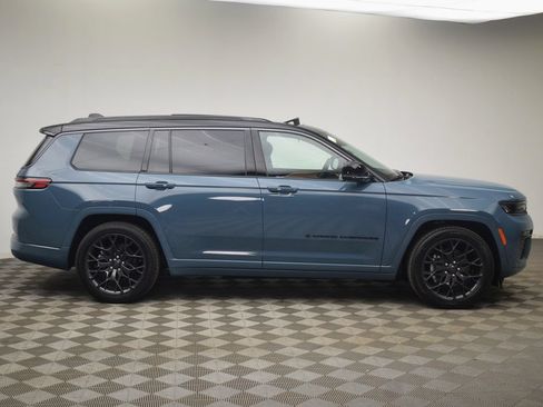 New 2026 Jeep Grand Cherokee L Summit w/ Obsidian Package AWD/4WD image 3