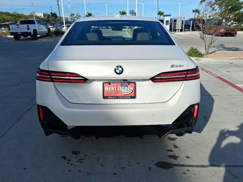 New 2026 BMW 530i w/ M Sport Package RWD image 5