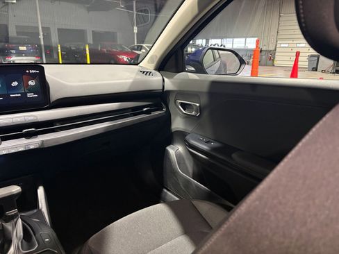 Used 2025 Kia K4 LXS image 33