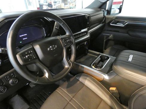 Used 2025 Chevrolet Silverado 2500 High Country w/ Midnight Edition AWD/4WD image 8