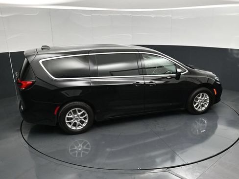 Certified 2024 Chrysler Pacifica Touring-L FWD image 49