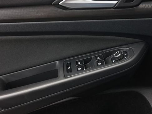 Used 2022 Volkswagen GTI SE FWD image 50