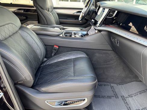 Used 2023 Jeep Grand Wagoneer Series III w/ Rear-Seat Entertainment Group AWD/4WD image 29