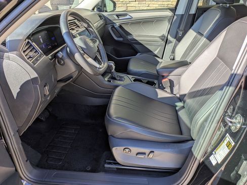 Used 2022 Volkswagen Tiguan SE image 17