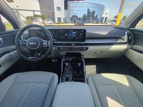 Used 2025 Kia Sorento SX AWD/4WD image 15