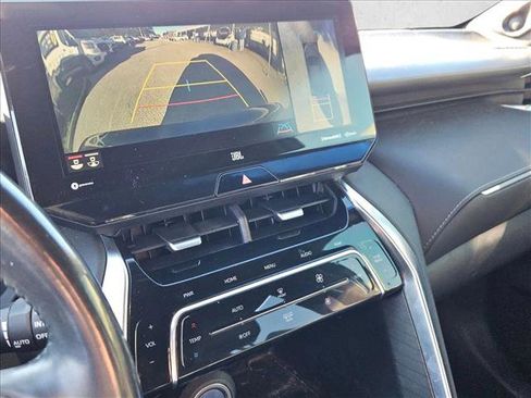 Used 2021 Toyota Venza Limited w/ Advanced Technology Package image 9