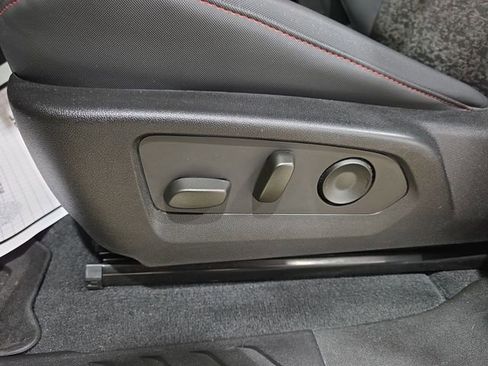 Used 2023 Chevrolet Colorado Z71 w/ Z71 Convenience Package 2 image 12