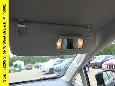 Used 2023 Chrysler Pacifica Limited FWD image 31