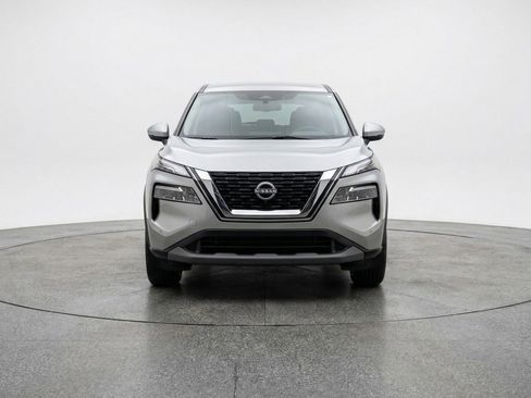 Used 2025 Nissan Rogue SV image 2
