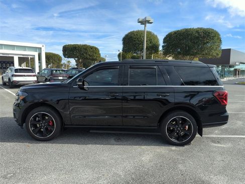 Used 2024 Ford Expedition Limited image 11