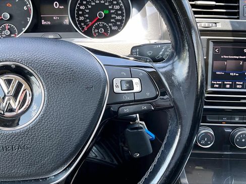 Used 2018 Volkswagen Golf S FWD image 25
