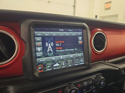 Used 2020 Jeep Gladiator Rubicon AWD/4WD image 25