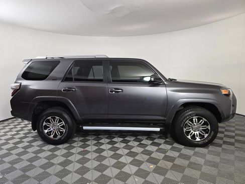 Used 2016 Toyota 4Runner SR5 AWD/4WD image 8