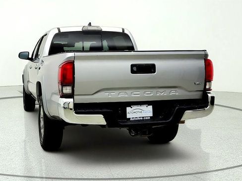 Used 2018 Toyota Tacoma SR5 RWD image 6
