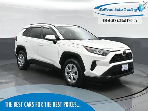 Used 2019 Toyota RAV4 LE FWD image 1