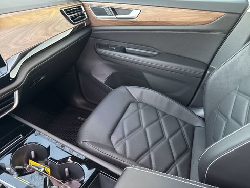 New 2026 Volkswagen Atlas SE FWD image 18
