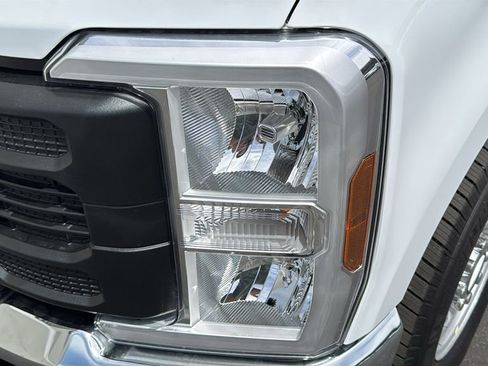 New 2026 Ford F250 XL w/ XL Chrome Package RWD image 4
