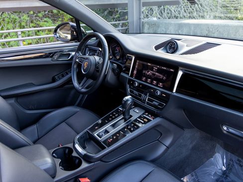 Certified 2022 Porsche Macan image 50