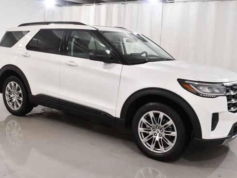 New 2026 Ford Explorer Active w/ Active Comfort Package AWD/4WD image 5