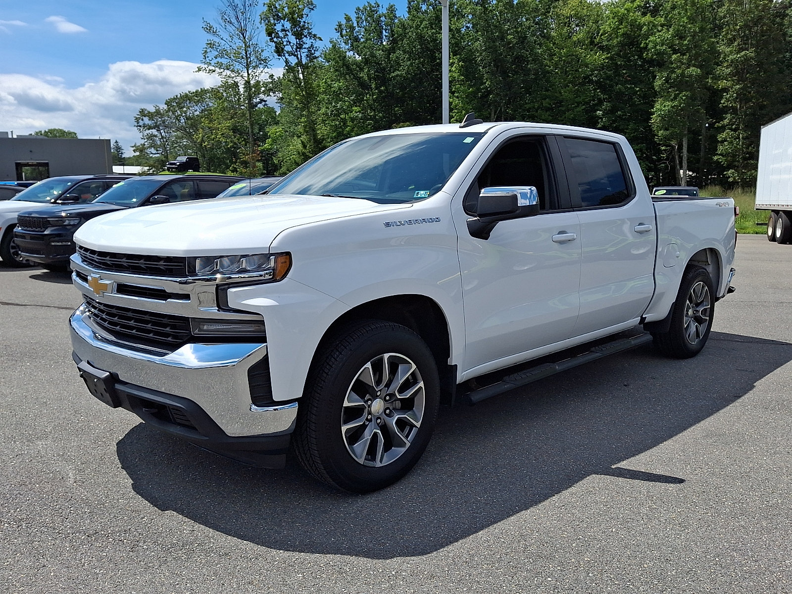 Used 2020 Chevrolet Silverado 1500 LT AWD/4WD image 3