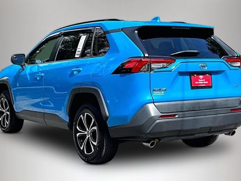 Used 2021 Toyota RAV4 LE FWD image 4