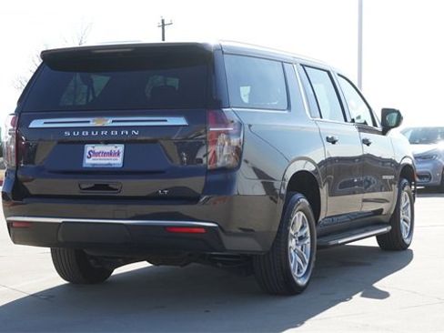 Used 2024 Chevrolet Suburban LT image 9