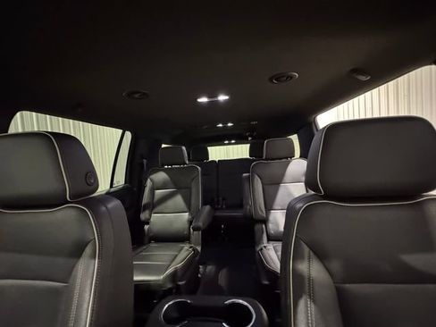 Used 2023 GMC Yukon XL SLT AWD/4WD image 19