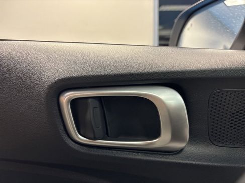 Used 2025 Hyundai Venue SEL image 24