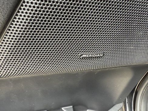 Used 2015 Land Rover LR2 image 17