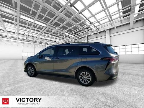 Used 2024 Toyota Sienna XLE image 7