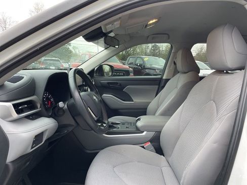 Used 2021 Toyota Highlander LE image 10