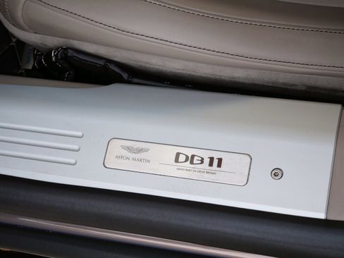 Used 2023 Aston Martin DB11 Coupe image 15