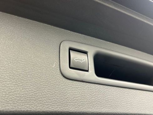 Used 2023 Toyota Highlander LE image 35